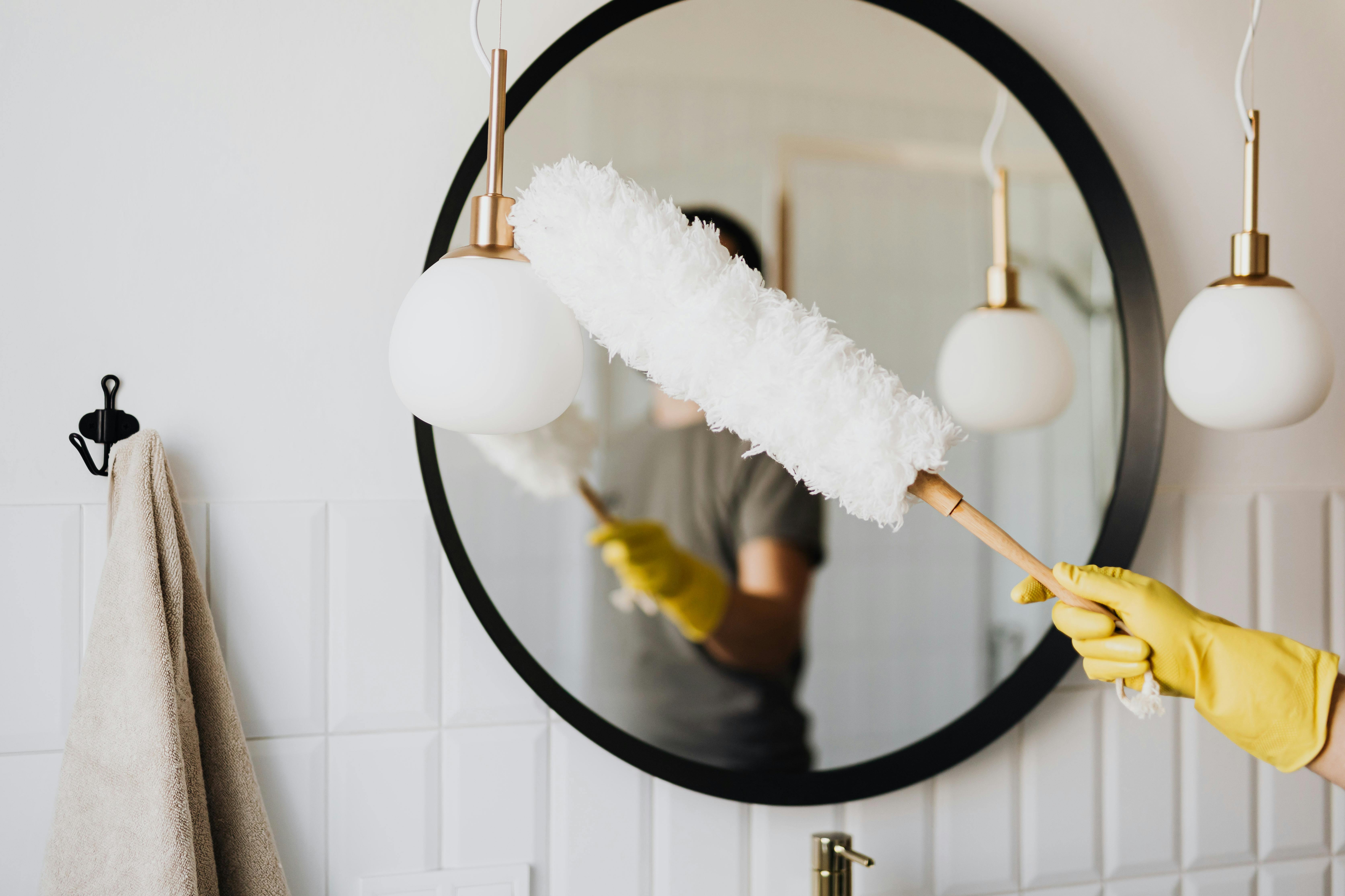 Pulizia, pulizia di lusso, igiene, brillantezza, sanificazione, cura degli ambienti, splendore, pulizia professionale, ordine, dettagli impeccabili, freschezza, alta qualità, servizio premium, perfezione, benessere, eleganza, comfort, ambiente raffinato, pulizia profonda.